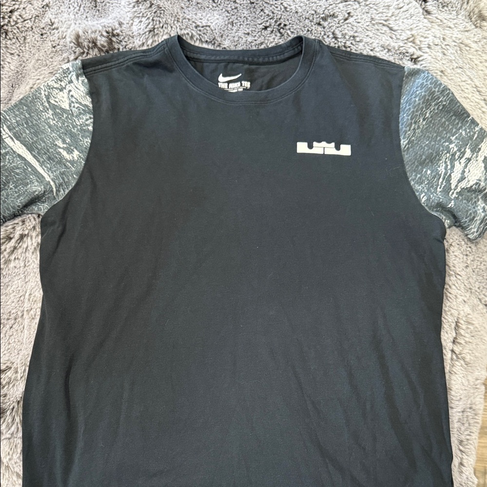 Nike Men's Black Tee with Gray Patterned Sleeves